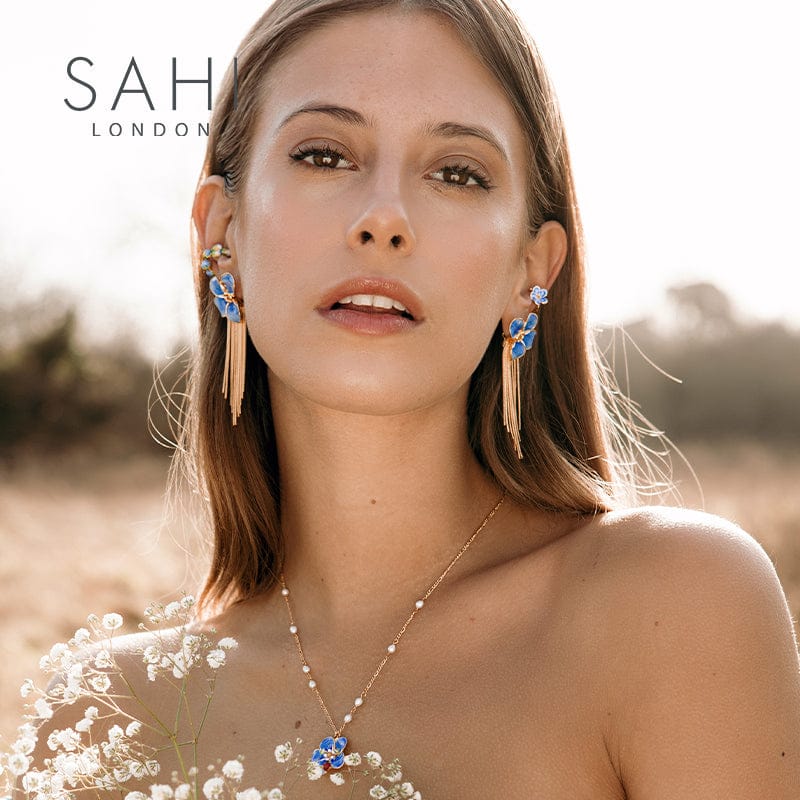 Forget Me Not Pendant Necklace 18CT Gold Plated | Sahi London Check out pendant necklace jewellery sale for woman on our forget me not pendent necklace collection, visit our latest pendant designs for girls and woman from sahi london UK, Purchase this beautiful 18CT gold plated pendant necklace for woman which reflects the real charm of your personality