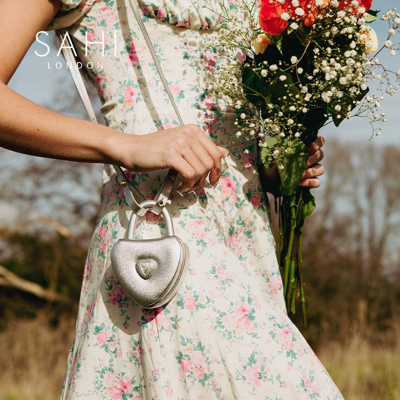 Submit Edit alt text Love Collection Heart Headphone Minibag Image4