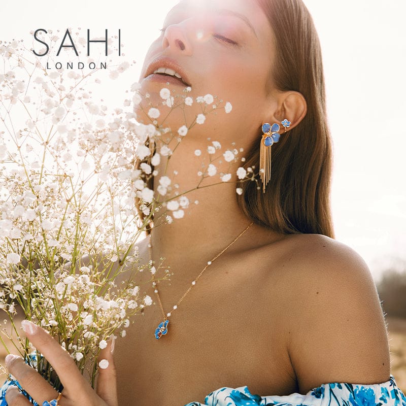 Forget Me Not Pendant Necklace 18CT Gold Plated | Sahi London Check out pendant necklace jewellery sale for woman on our forget me not pendent necklace collection, visit our latest pendant designs for girls and woman from sahi london UK, Purchase this beautiful 18CT gold plated pendant necklace for woman which reflects the real charm of your personality