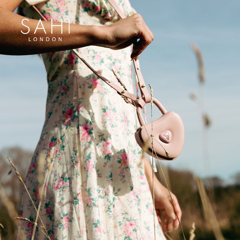 Submit Edit alt text Love Collection Heart Headphone Minibag Image5